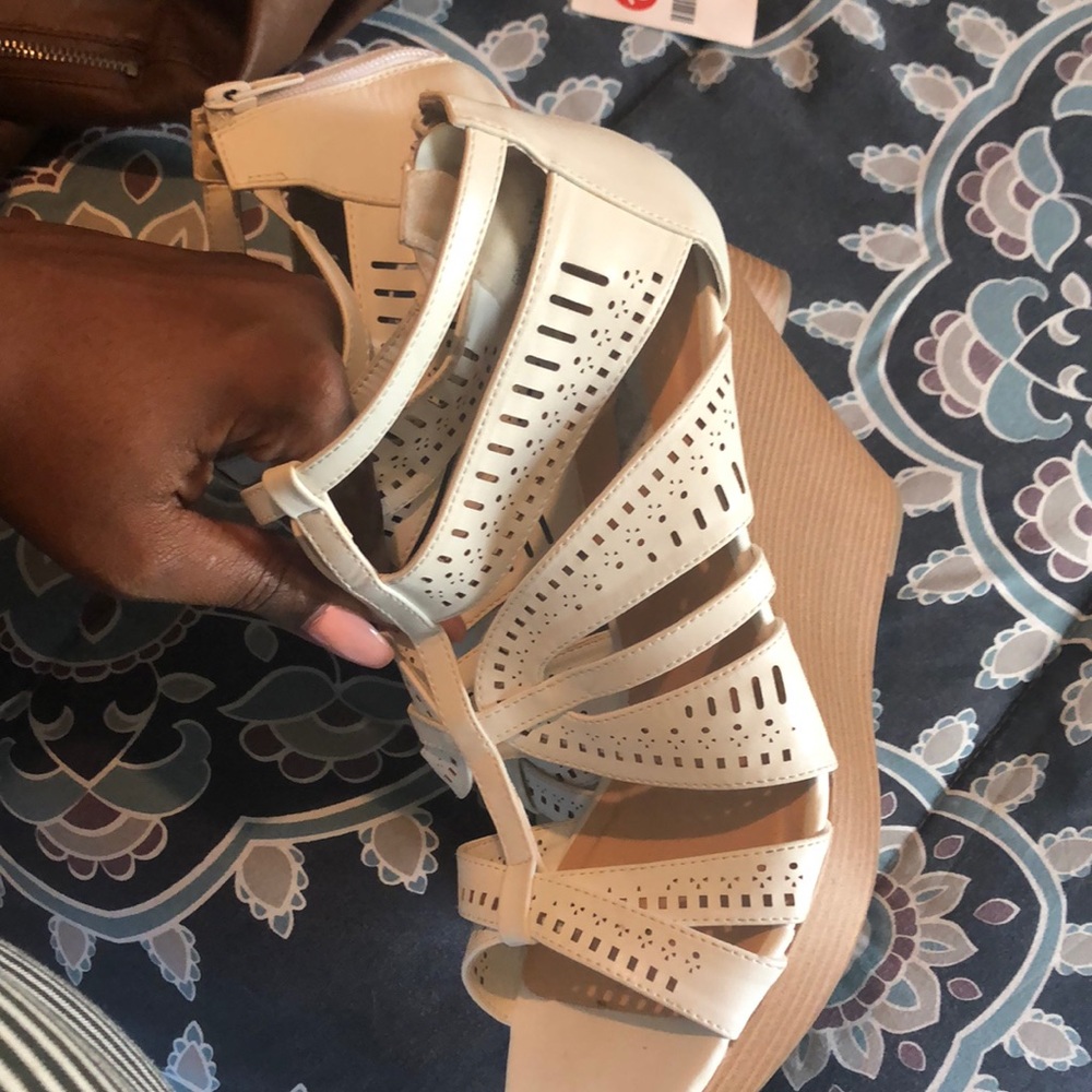Women size 11 brand new platform shoes